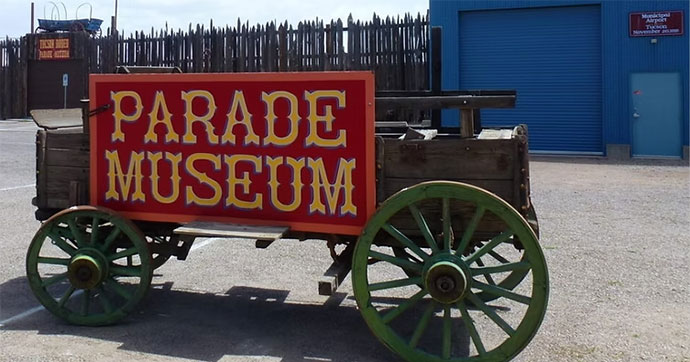 parade-wagon2